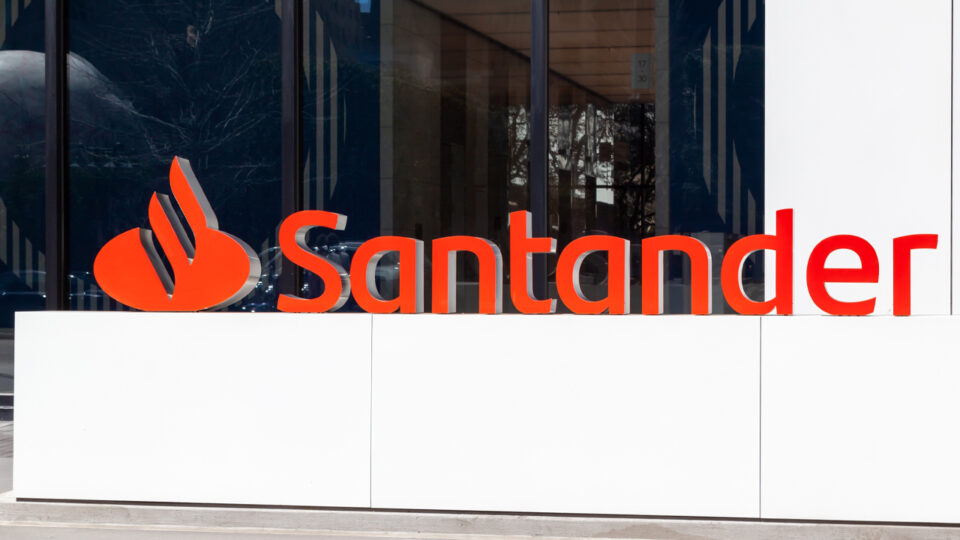 Santander UK Limits Cryptocurrency Exchange Transactions, Bank Says Investing in Crypto 'Can Be High Risk' – Bitcoin News