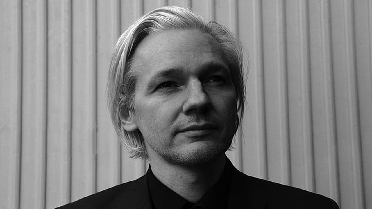 Reddit User Discovers 7zip File Possibly Linked to Julian Assange Hidden in EdaFace Blockchain