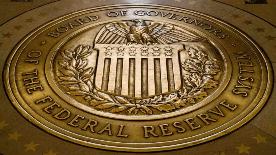 Fed Reveals 722 Banks Reported Unrealized Losses Over 50% of Capital as US Banking Crisis Escalates