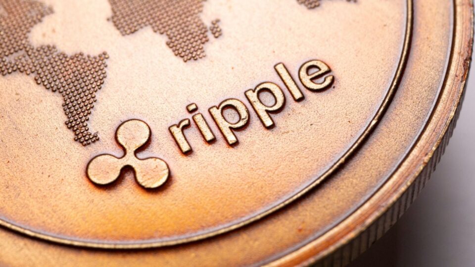 XRP, SOL Move 5% Lower to Start the Week – Market Updates Bitcoin News